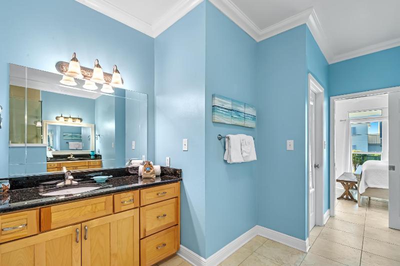 Family Tides Beach House - image 34