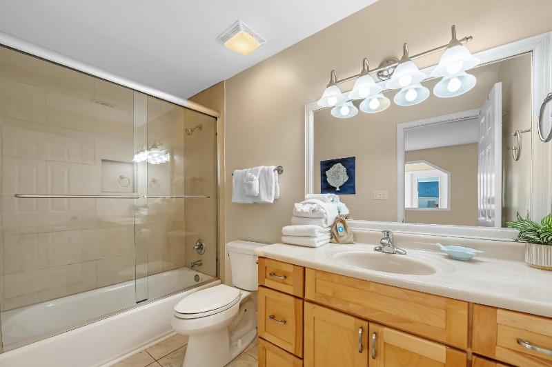 Family Tides Beach House - image 33