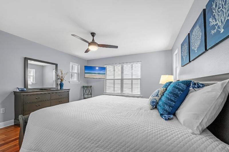 Family Tides Beach House - image 32