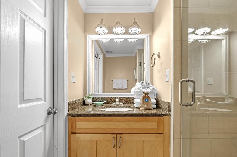 Family Tides Beach House - image 22
