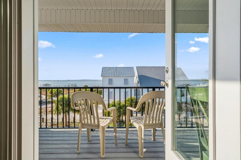 Family Tides Beach House - image 17