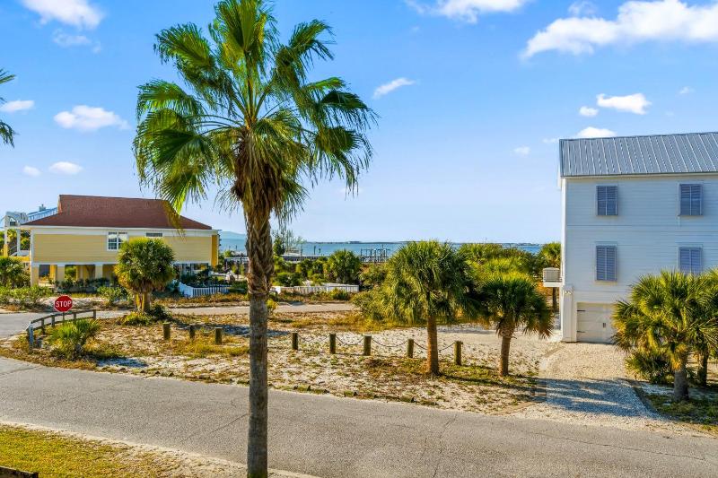 Family Tides Beach House - image 45