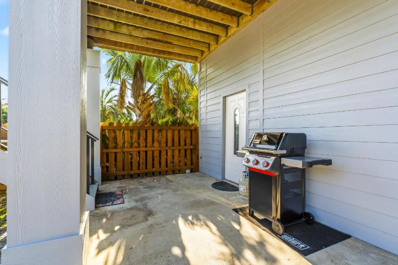Family Tides Beach House - image 30