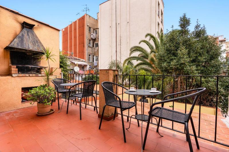 Gràcia Loft Terrace BBQ AC & Fiber Wi-Fi - image 4