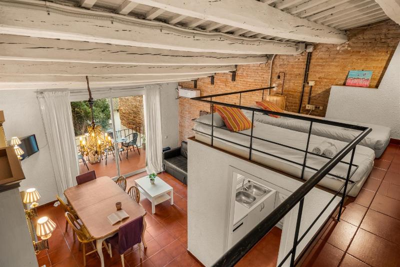 Gràcia Loft Terrace BBQ AC & Fiber Wi-Fi - image 5