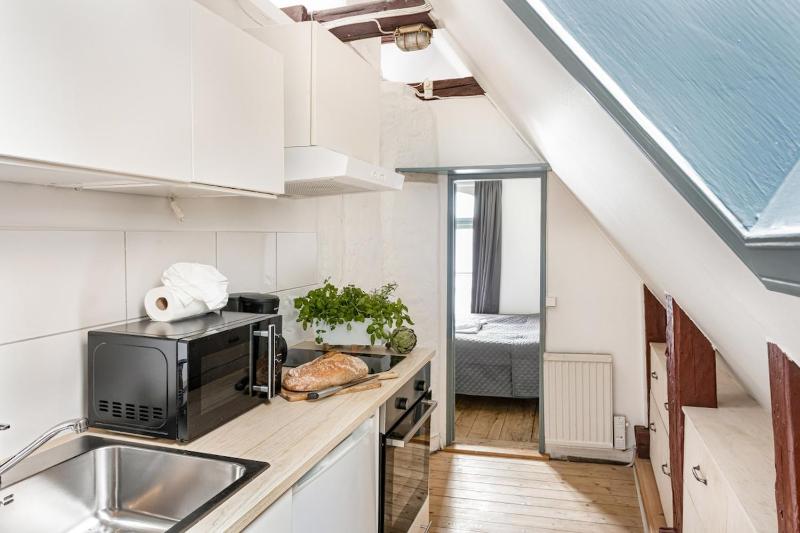 Historic penthouse in the old town STHLM - image 10