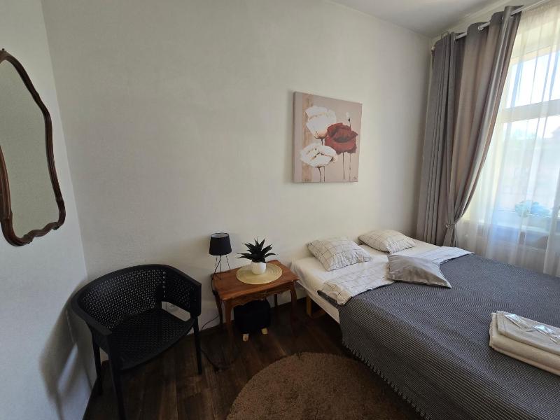 S8 Small studio apartment - image 22