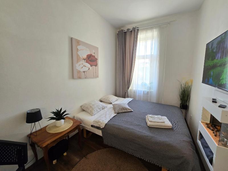 S8 Small studio apartment - image 24