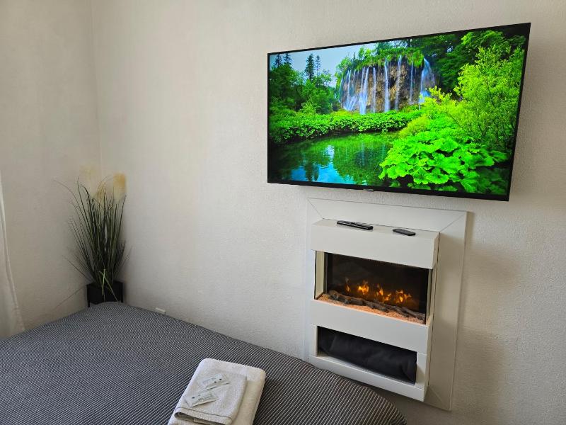 S8 Small studio apartment - image 5