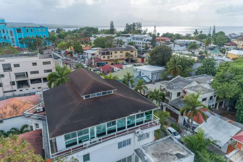 Luxury 3BR Penthouse 300m from beach - image 22