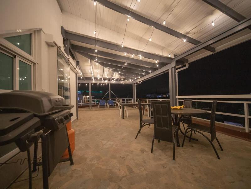 Luxury 3BR Penthouse 300m from beach - image 19