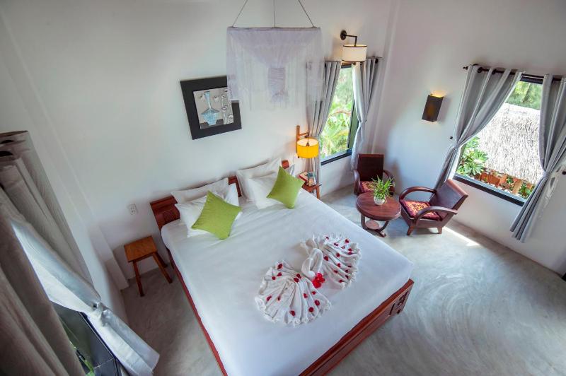 Double Room with Balcony image 1