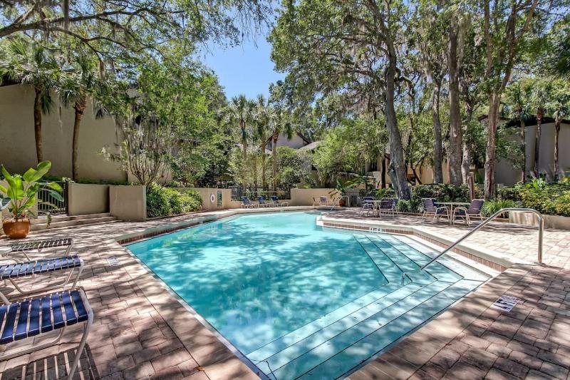 2338 Boxwood Lane-Courtside Villas - image 20