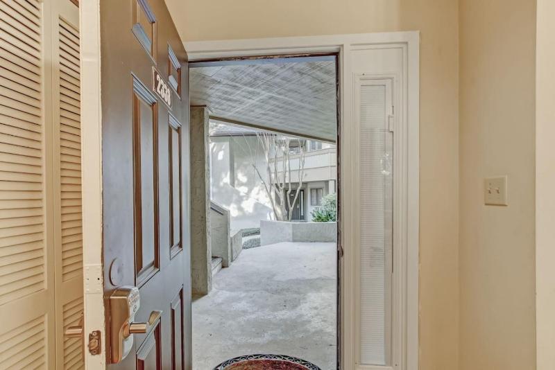 2338 Boxwood Lane-Courtside Villas - image 41