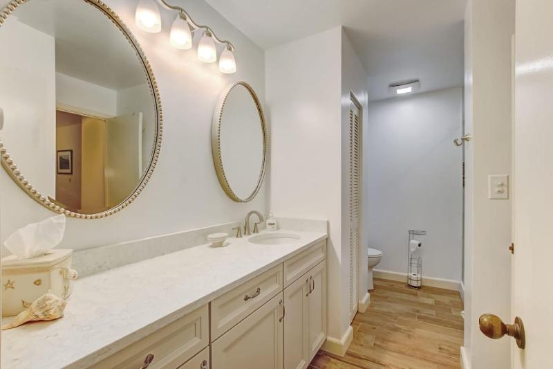 2338 Boxwood Lane-Courtside Villas - image 16