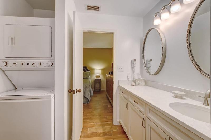 2338 Boxwood Lane-Courtside Villas - image 8