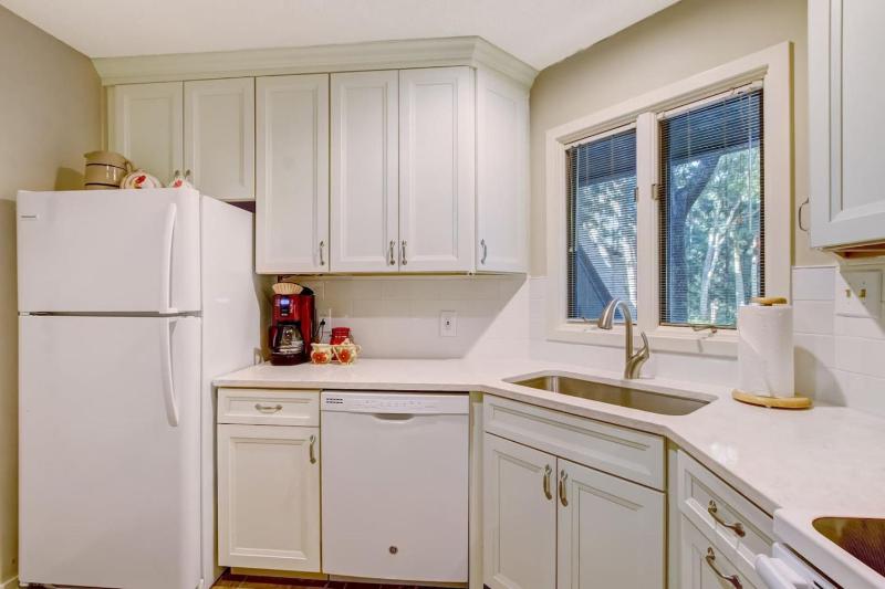2338 Boxwood Lane-Courtside Villas - image 32