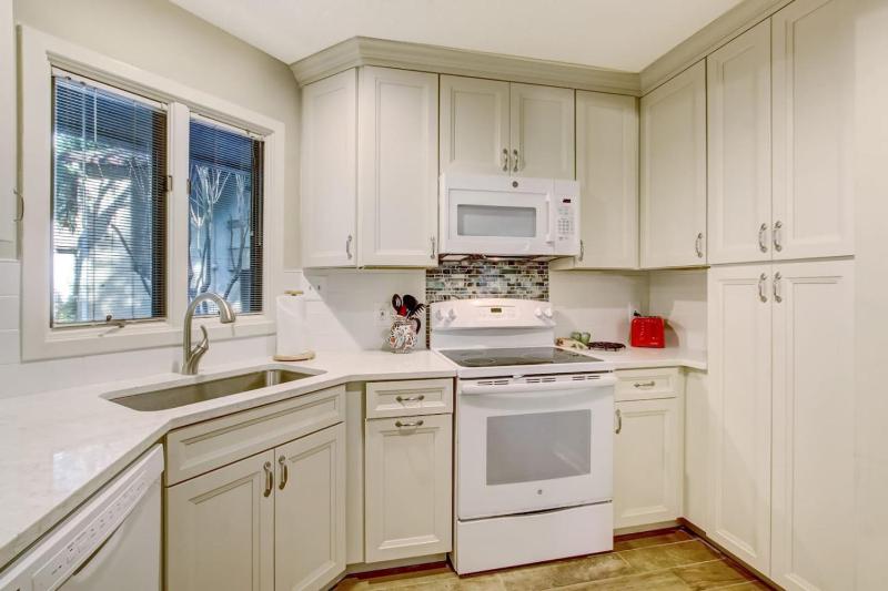 2338 Boxwood Lane-Courtside Villas - image 42