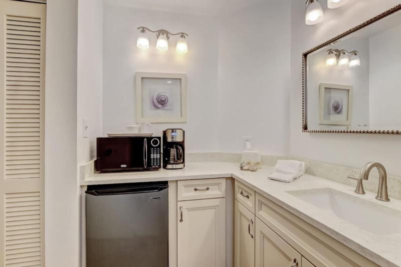 2338 Boxwood Lane-Courtside Villas - image 18