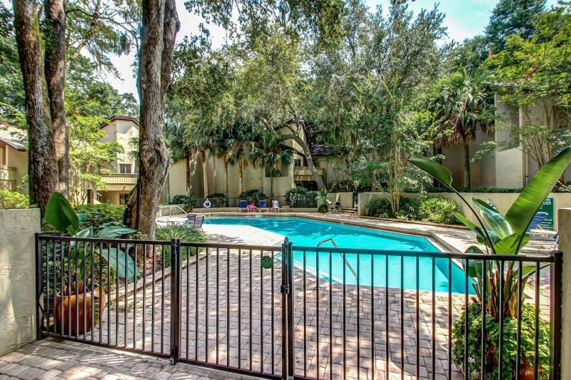 2338 Boxwood Lane-Courtside Villas - image 40