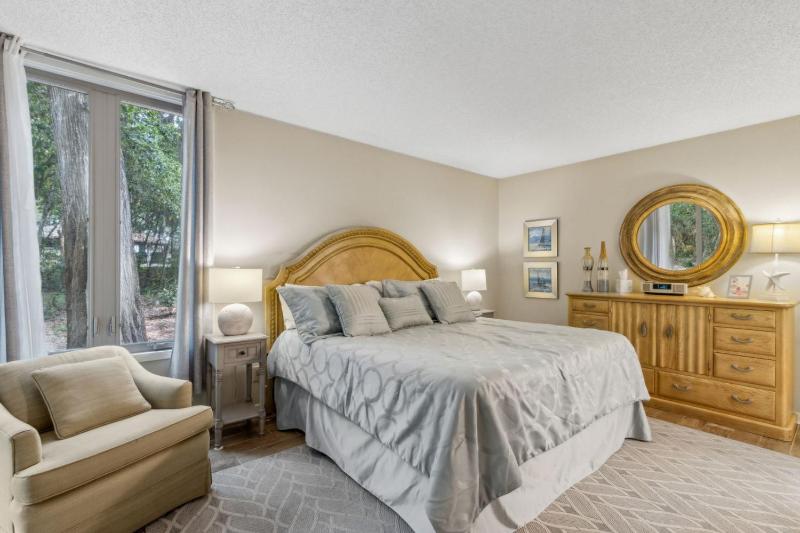 2338 Boxwood Lane-Courtside Villas - image 6