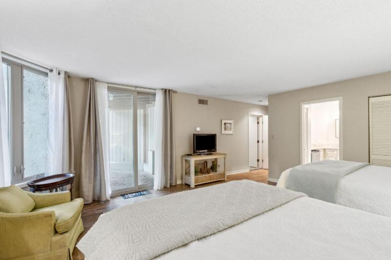 2338 Boxwood Lane-Courtside Villas - image 34
