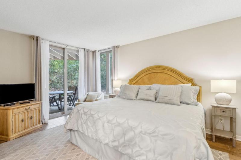 2338 Boxwood Lane-Courtside Villas - image 19