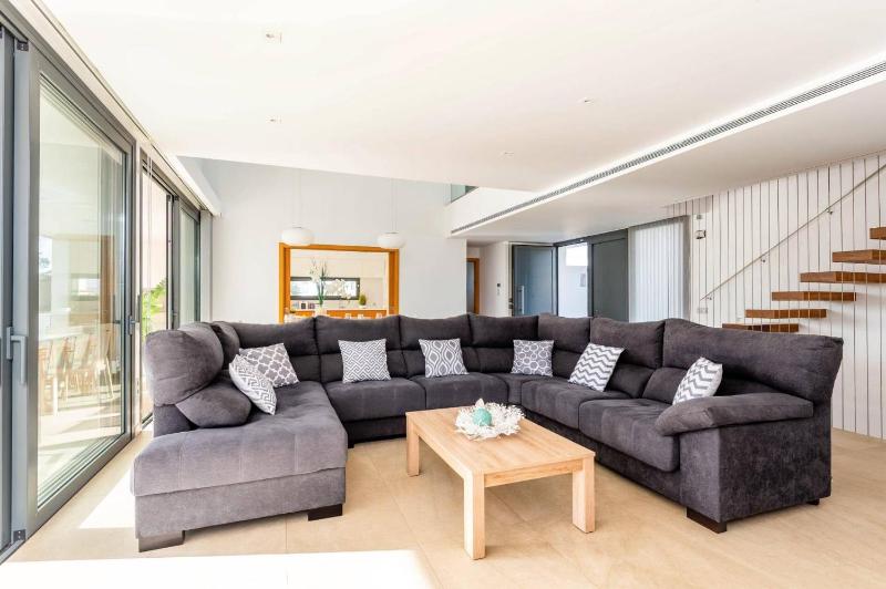 Villa Bonavista by Villa Plus - image 27