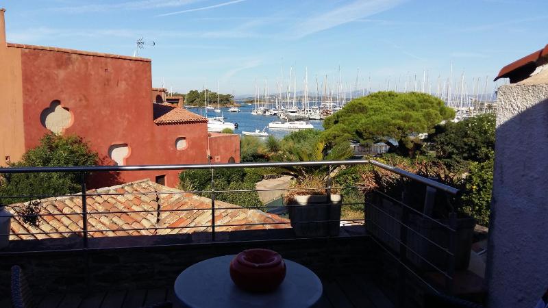 Superior Double Room with Sea View image 2