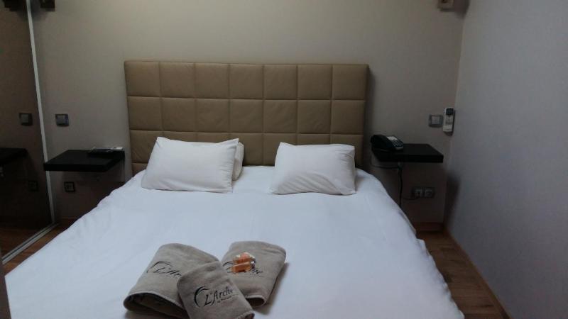 Double Room image 2