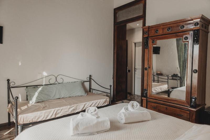 Golden house - image 11