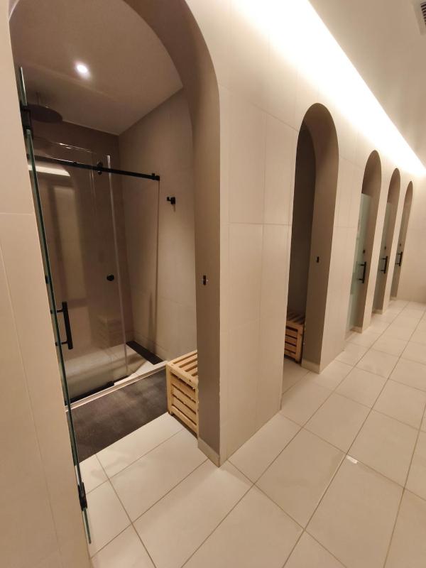 Apart Studio de Lujo La Carolina Piso Alto Piscina Jacuzzi Padel Gym - image 11