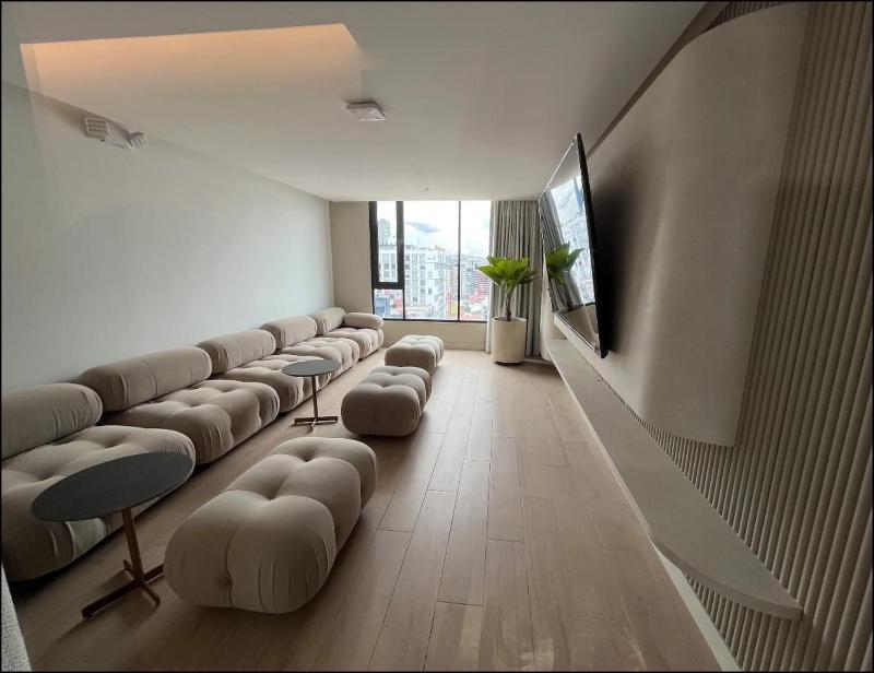 Apart Studio de Lujo La Carolina Piso Alto Piscina Jacuzzi Padel Gym - image 15