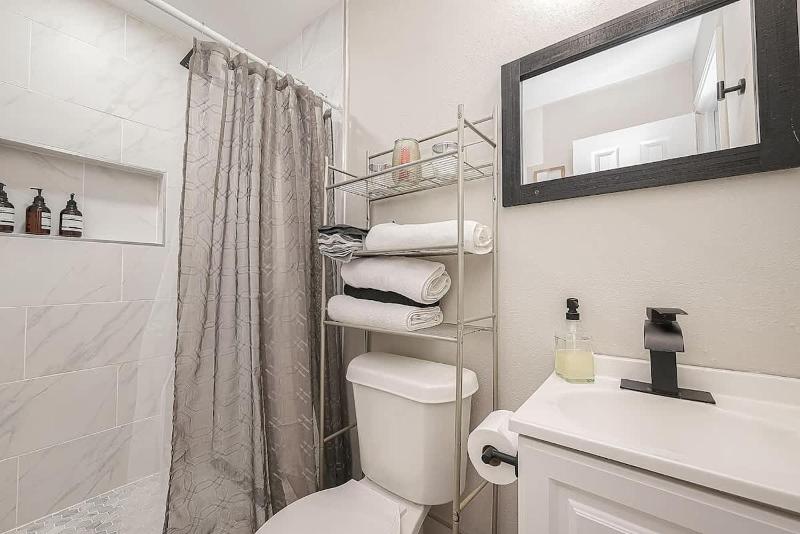 Cozy 1BR 1BATH Guest-Appartement in Houston - image 10