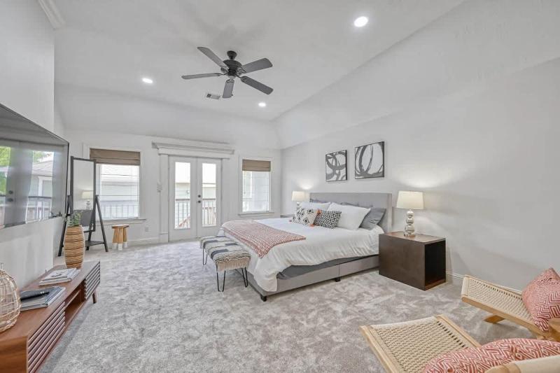 Charming 4BR Home in Houston Heights - image 8
