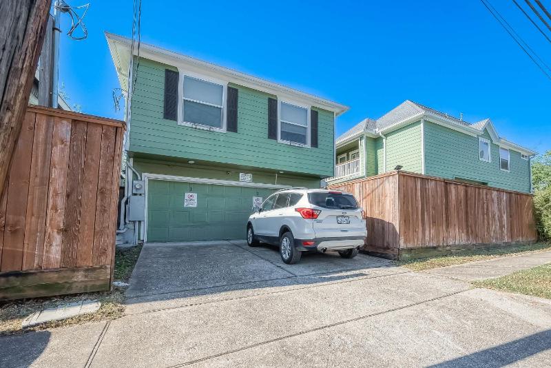 Charming 4BR Home in Houston Heights - image 10