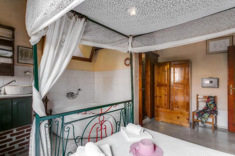 Ifigenia Traditional Rooms & Maisonettes - image 3