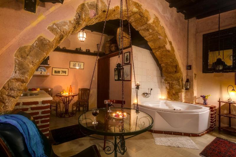 Ifigenia Traditional Rooms & Maisonettes - image 9