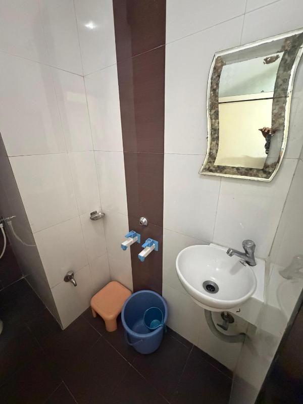 Hotel rosewood plaza - Mahabaleshwar  Couple & Family Stay Rooms with Free Wi-Fi - image 16