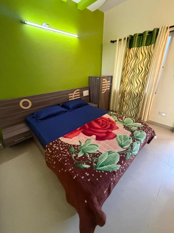 Hotel rosewood plaza - Mahabaleshwar  Couple & Family Stay Rooms with Free Wi-Fi - image 2