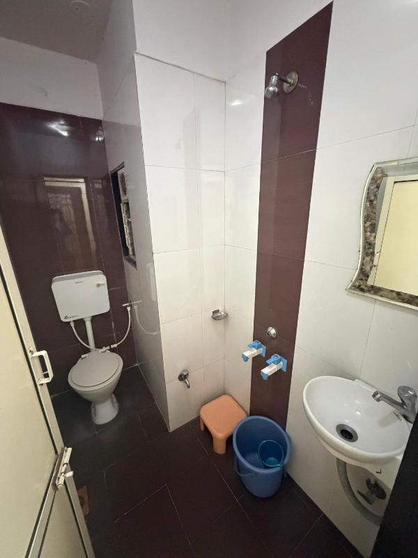 Hotel rosewood plaza - Mahabaleshwar  Couple & Family Stay Rooms with Free Wi-Fi - image 19