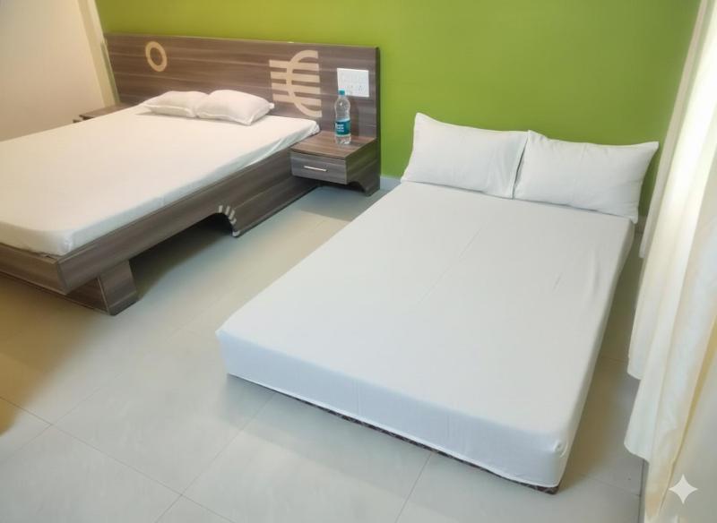 Hotel rosewood plaza - Mahabaleshwar  Couple & Family Stay Rooms with Free Wi-Fi - image 15