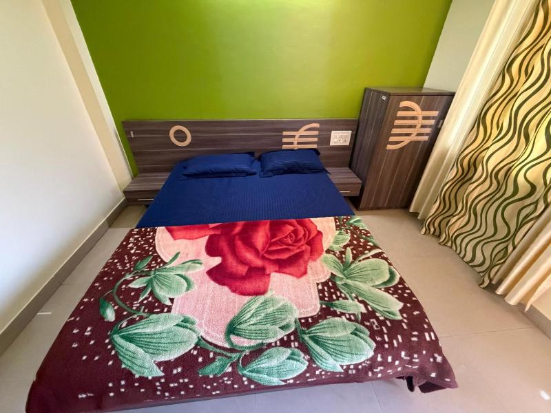 Hotel rosewood plaza - Mahabaleshwar  Couple & Family Stay Rooms with Free Wi-Fi - image 7
