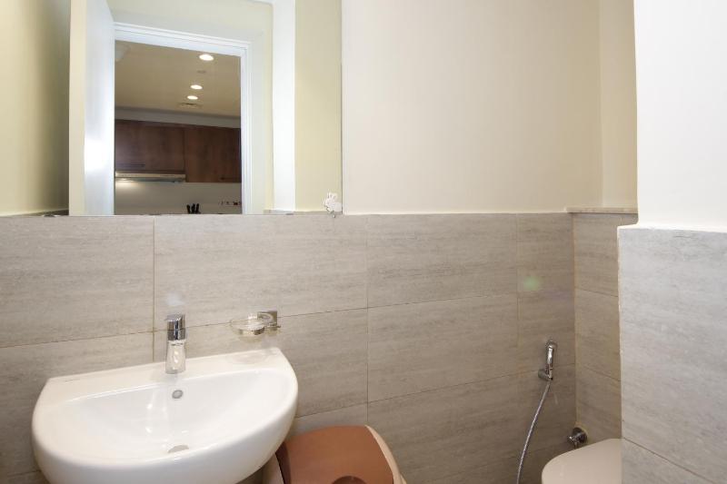 Silk Valley - Luxury 1B near Yas Island and AUH - image 9