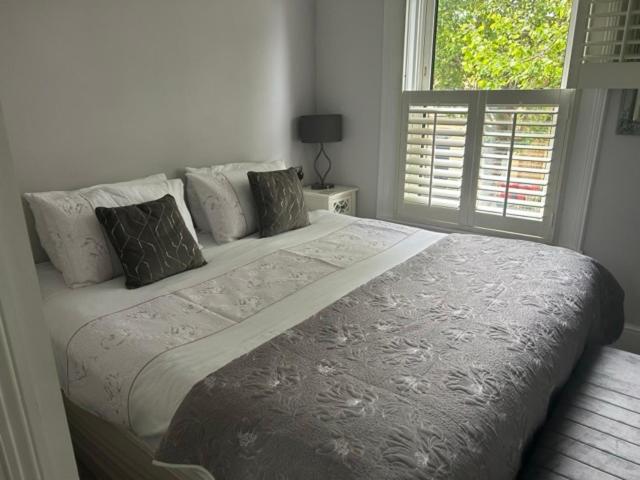 Hollybank House Bed and Breakfast - image 3