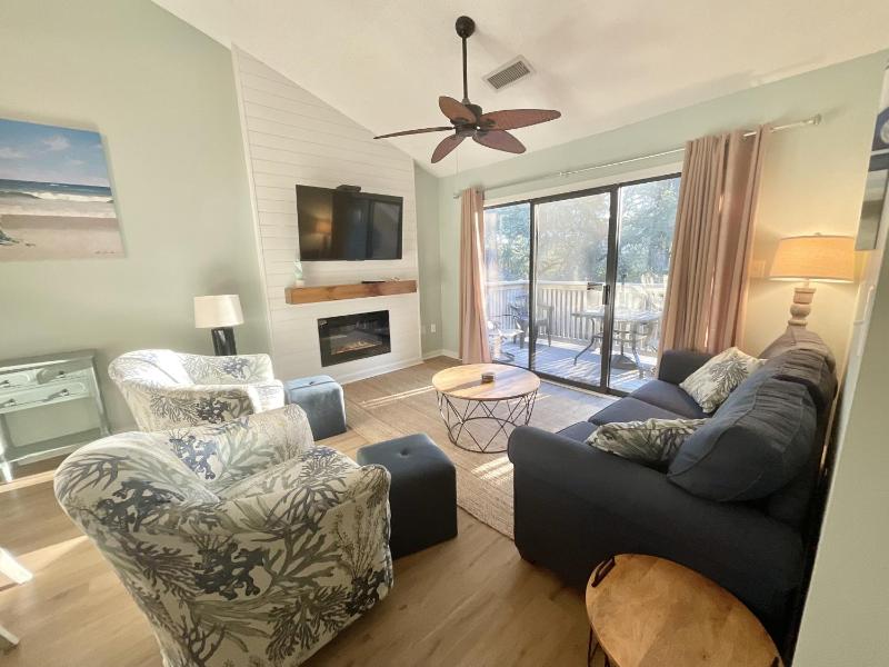 2D West Hyde Park condo - image 7