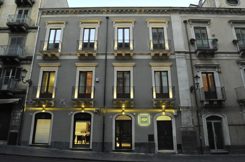 ETNEA 454 Catania Luxury Rooms - image 1