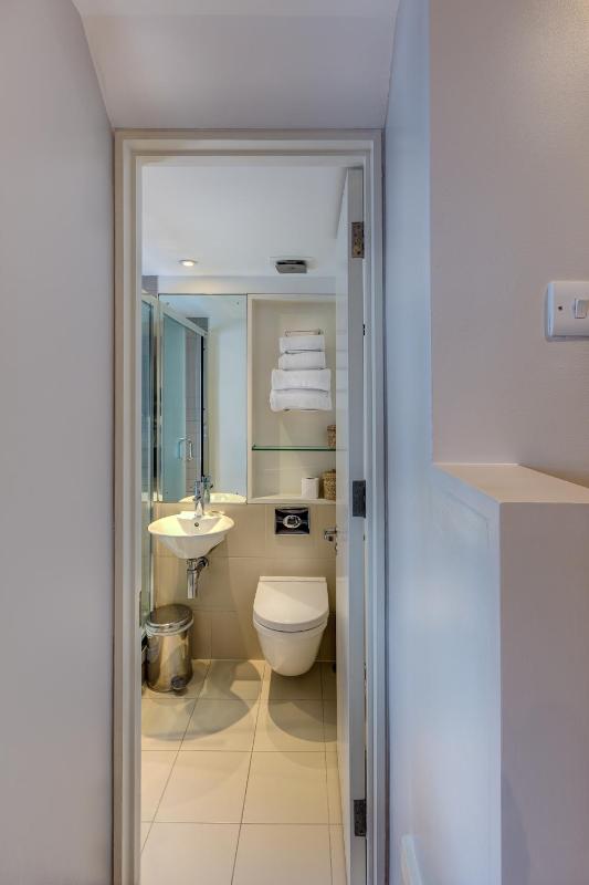 Deluxe Twin Room image 1