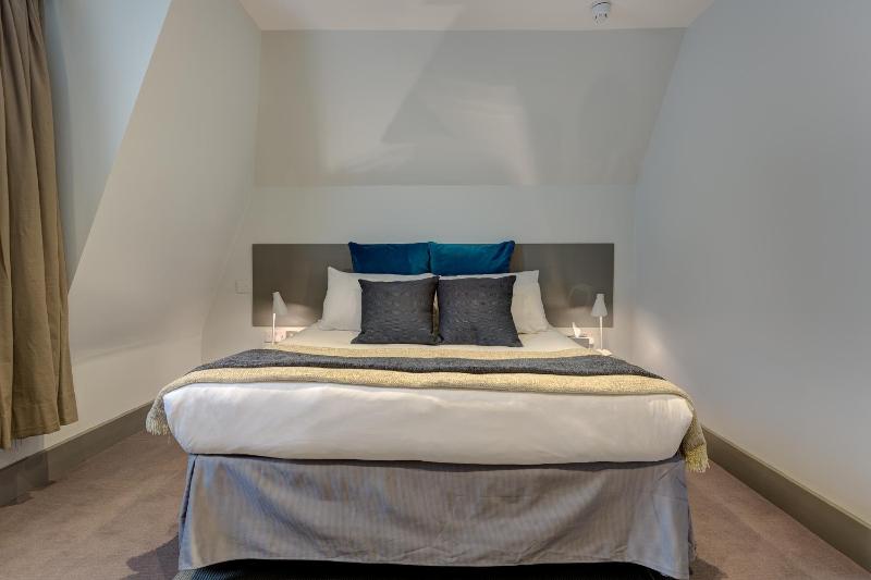 Double Room with Garden View image 3