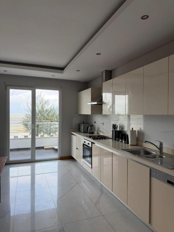 Ocean Breeze Apartment - image 10